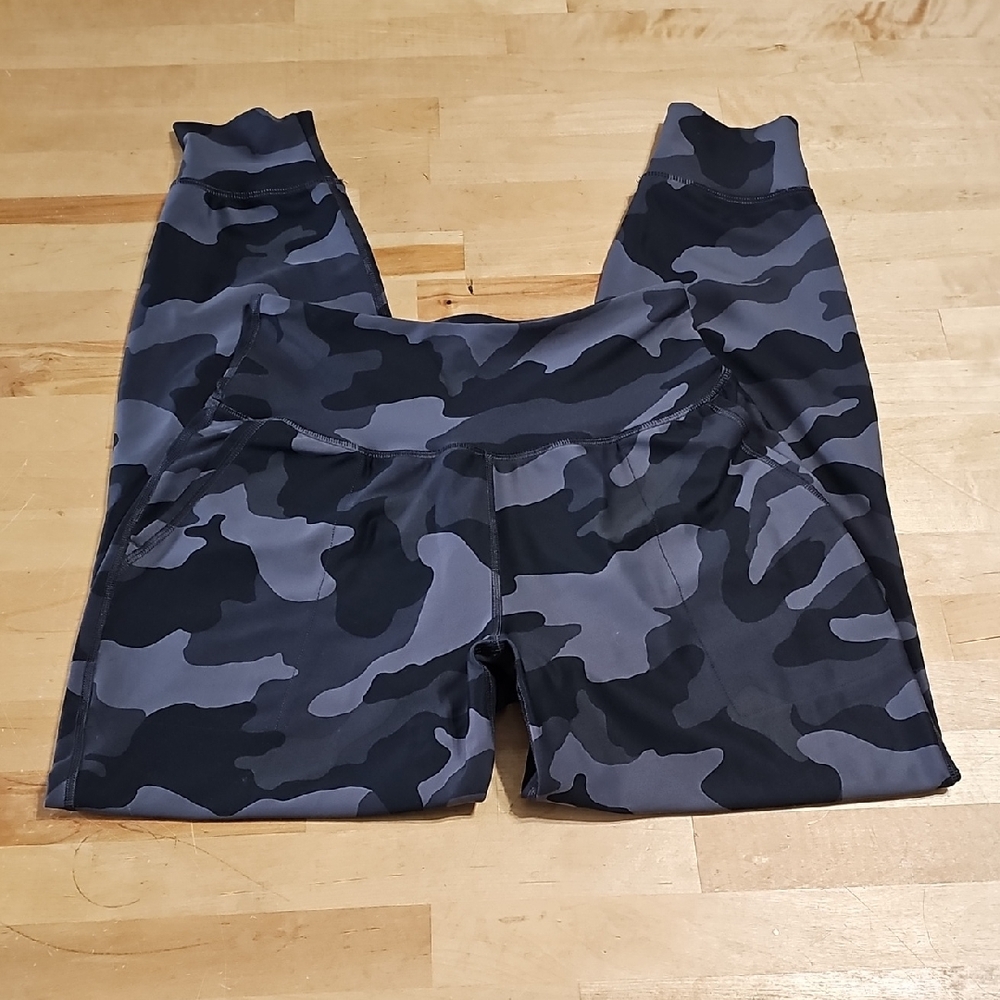 3 for $20 🖤 Old Navy Active Camo Elevate Jogger Leggings XS